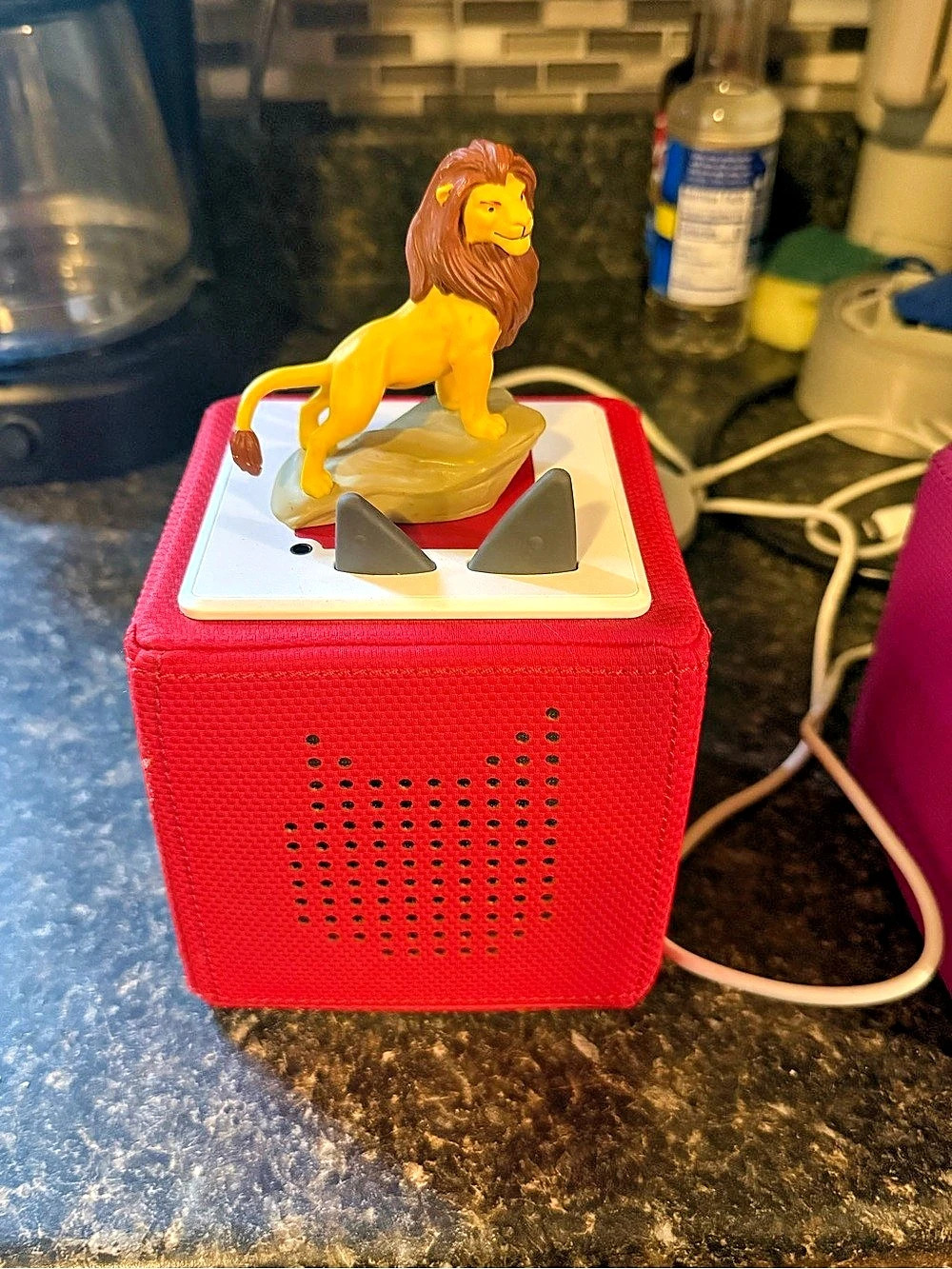 tonies Toniebox Audio Player Starter Set - Red with Lion King Simba Figure Red &